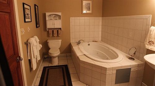 Camelot Restaurant & Inn Clarks Summit Εξωτερικό φωτογραφία